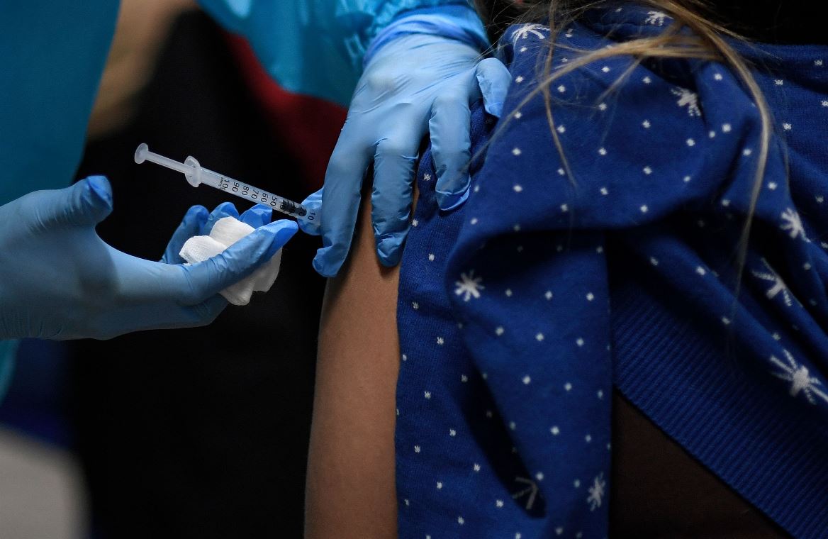 Coronavirus: Giammattei firma la ley para comprar vacunas por Q1 mil 500 millones