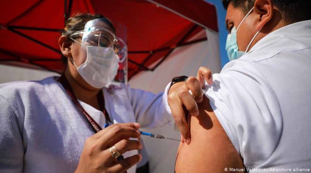 Una doctora en México es hospitalizada tras recibir vacuna de Pfizer/BioNTech