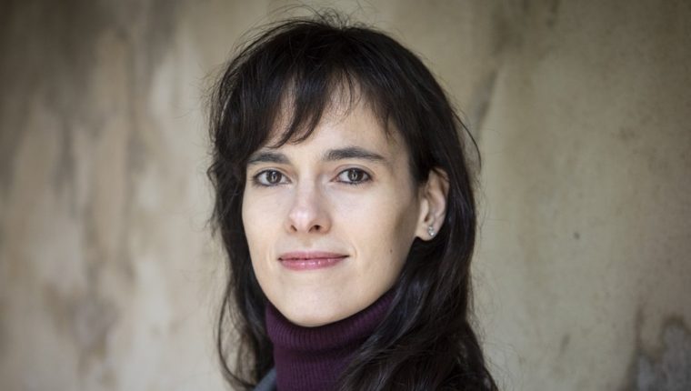 “WhatsApp es bastante intrusivo y Facebook es un buitre de los datos”: Carissa Véliz, experta en privacidad y protección de información