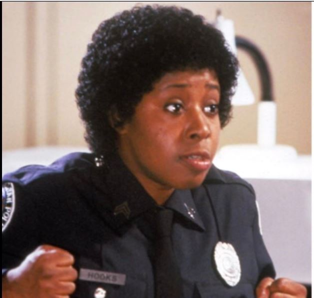 ¡Hasta luego, sargento Hooks! Muere a los 73 años la actriz Marion Ramsey, la jocosa agente de “Loca Academia de Policía”