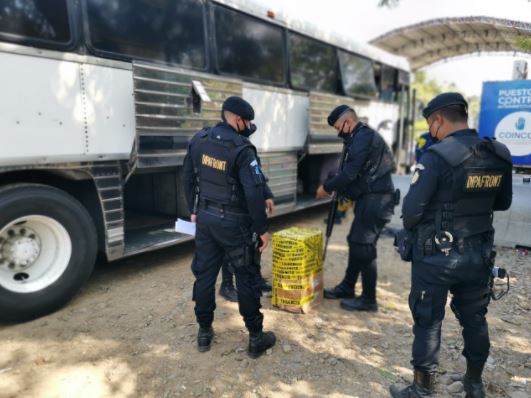 Marihuana en un bus: Menor de edad transportaba la droga en una caja en San Marcos