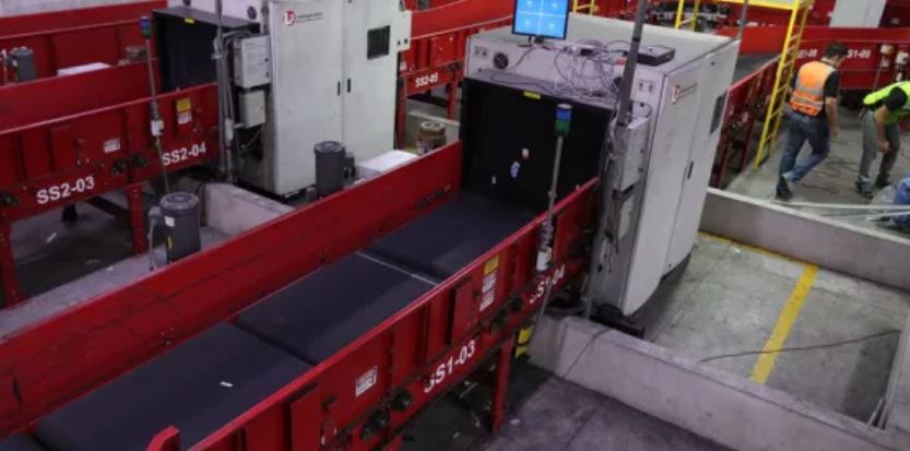 Ordenan captura de mujer vinculada a supuesto pago de comisión ilícita por tema de seguros en aeropuertos