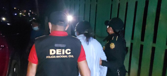 Apresan a la madre de niña que habría sido atada y golpeada por no llevar dinero a su casa
