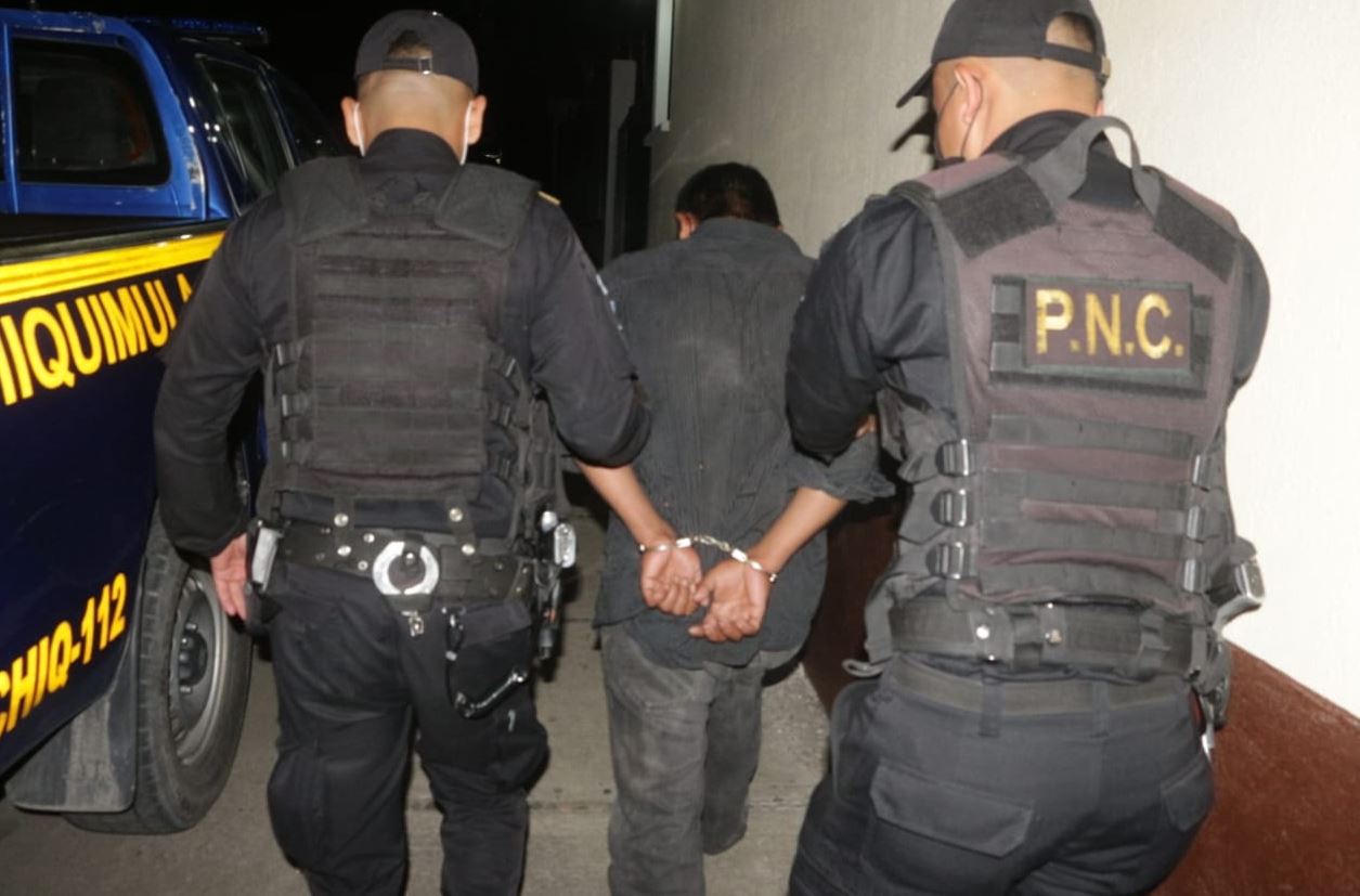 Detienen a hombre que intentó raptar a una niña de 5 años que jugaba en la acera de su casa en Esquipulas