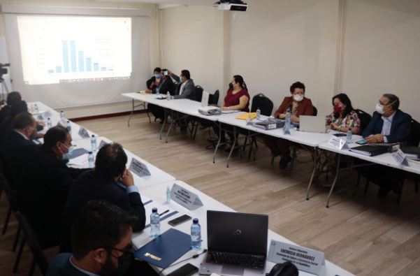 Salud presenta plan de vacunación en el Congreso y diputados afirman que estarán atentos del proceso