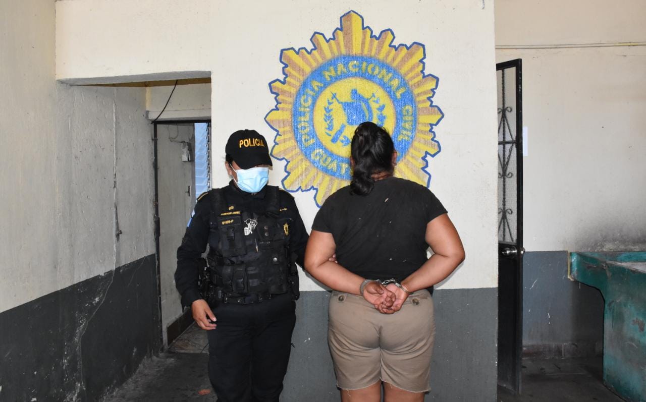 Capturan a presunta sicaria en Escuintla cuando se dirigía a cometer un ataque