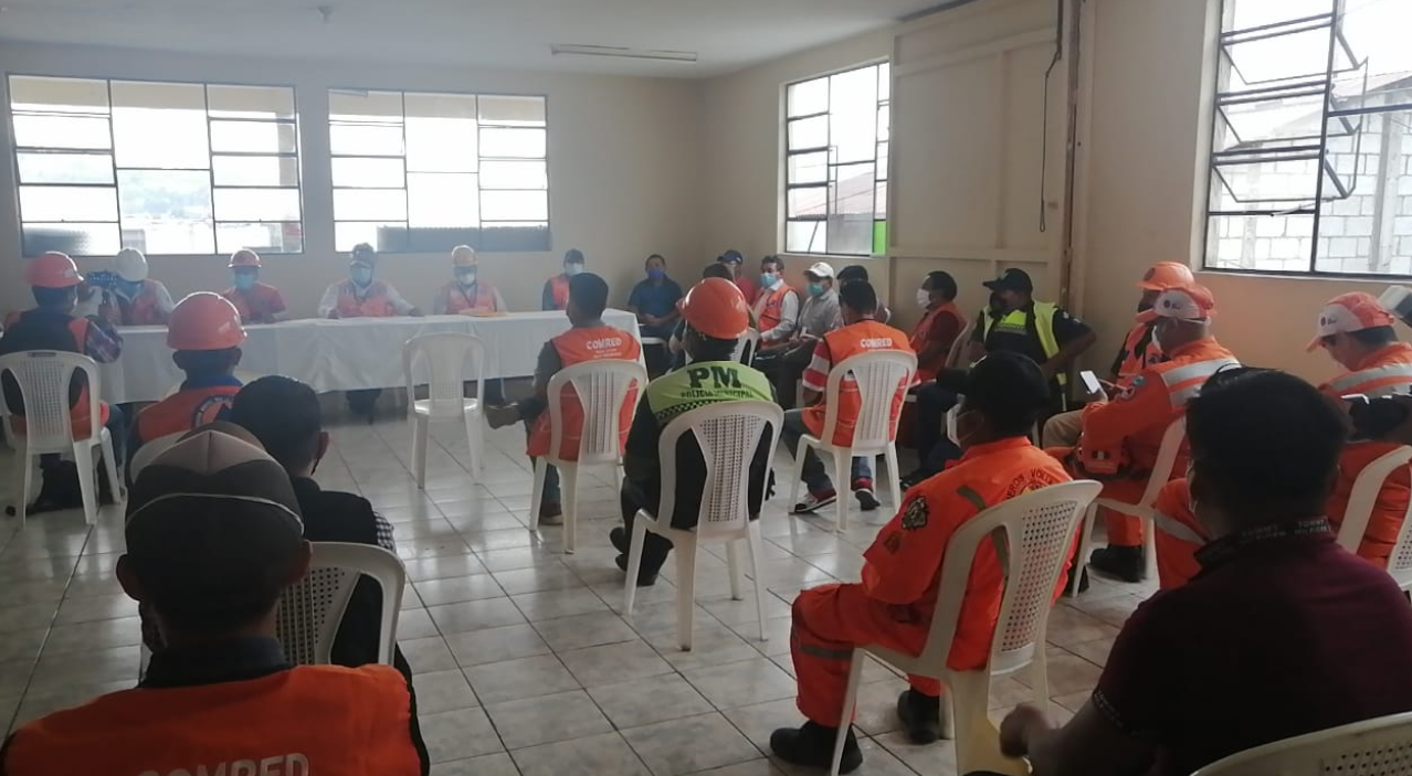 Esto significa la alerta roja declarada en Alotenango por el volcán de Fuego