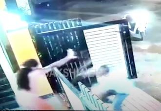 Hombre que no fue correspondido ataca a mujer con un hacha