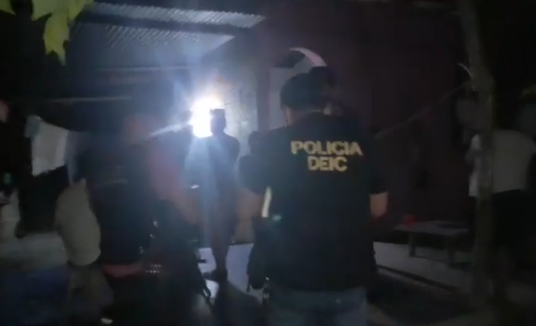 Hombres armados irrumpen en vivienda y se llevan a una bebé en Petén