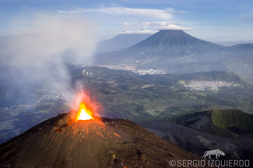 Volcán Pacaya continúa en erupción y autoridades piden precaución ante los riesgos que representa