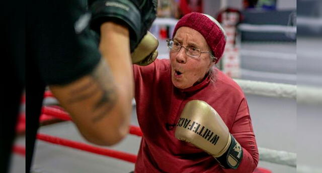 “Salgan a hacer deporte”: Mujer de 75 años entrena boxeo para frenar los síntomas del Parkinson