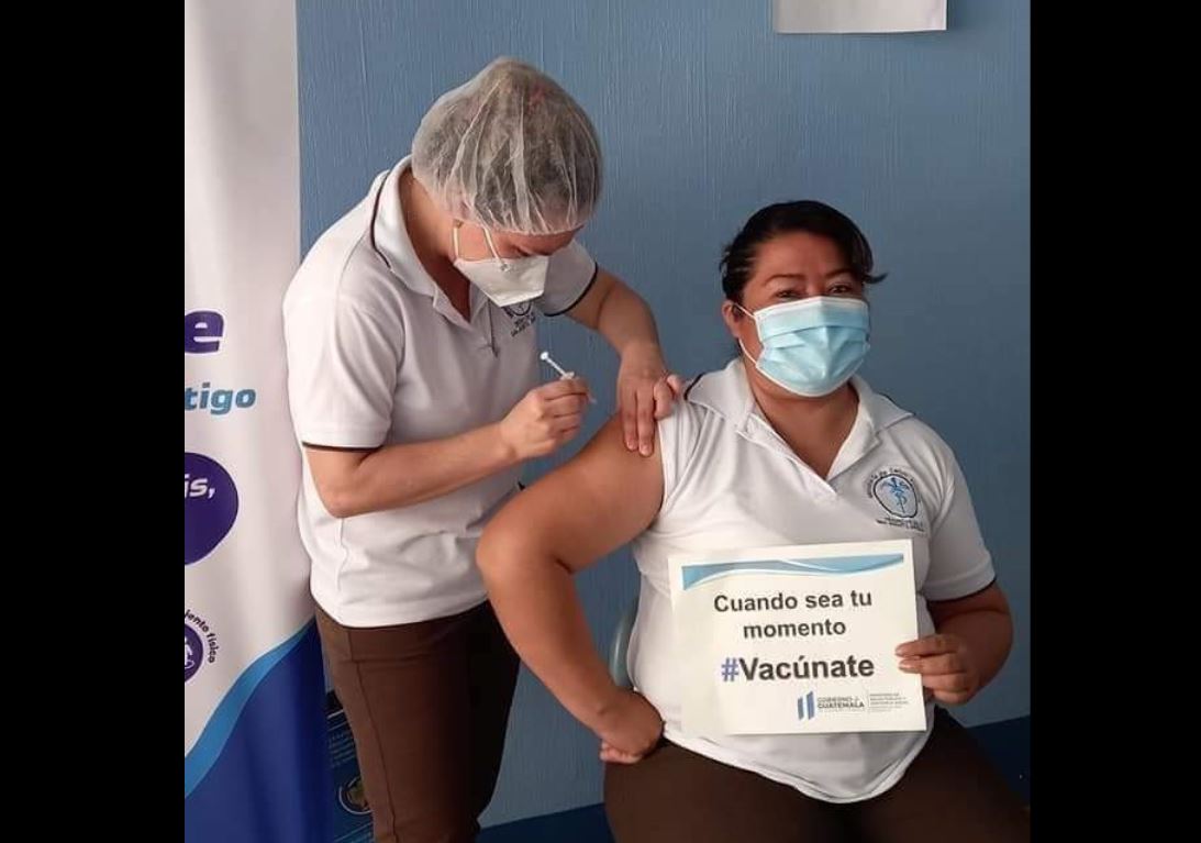 Un comité de Salud investiga la muerte por coronavirus de enfermera que recibió la vacuna