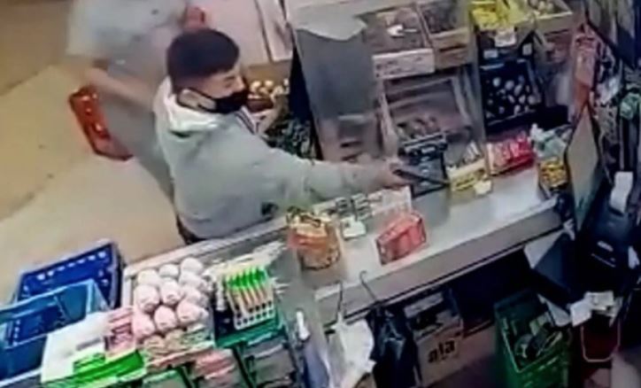 ¿Otro asalto de la mafia china? Esto se sabe de un ataque contra una cajera