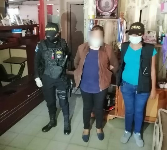 Maestra es ligada a proceso por distribución de pornografía infantil