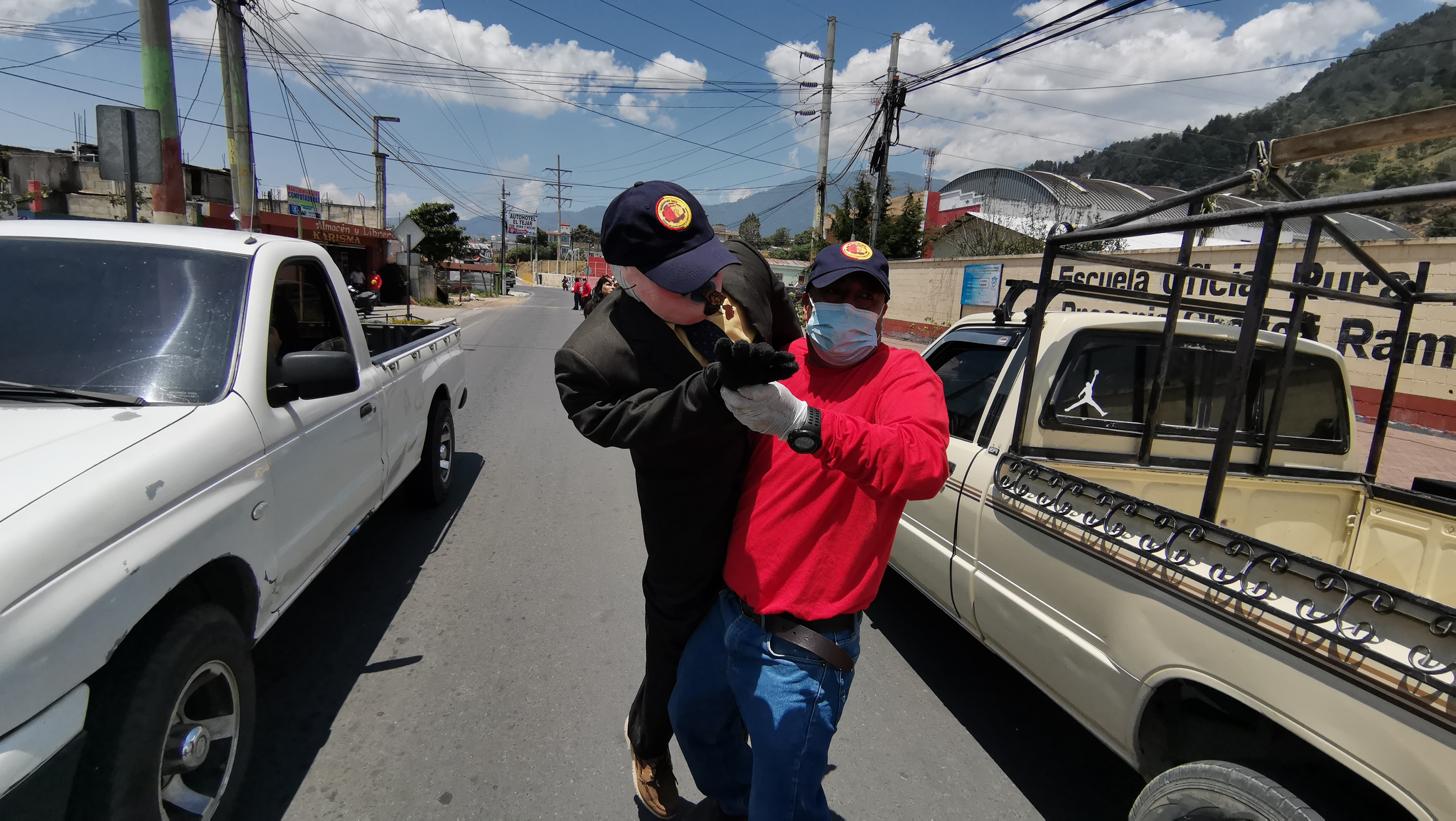 Judas recolecta pan y dinero en Miércoles Santo
