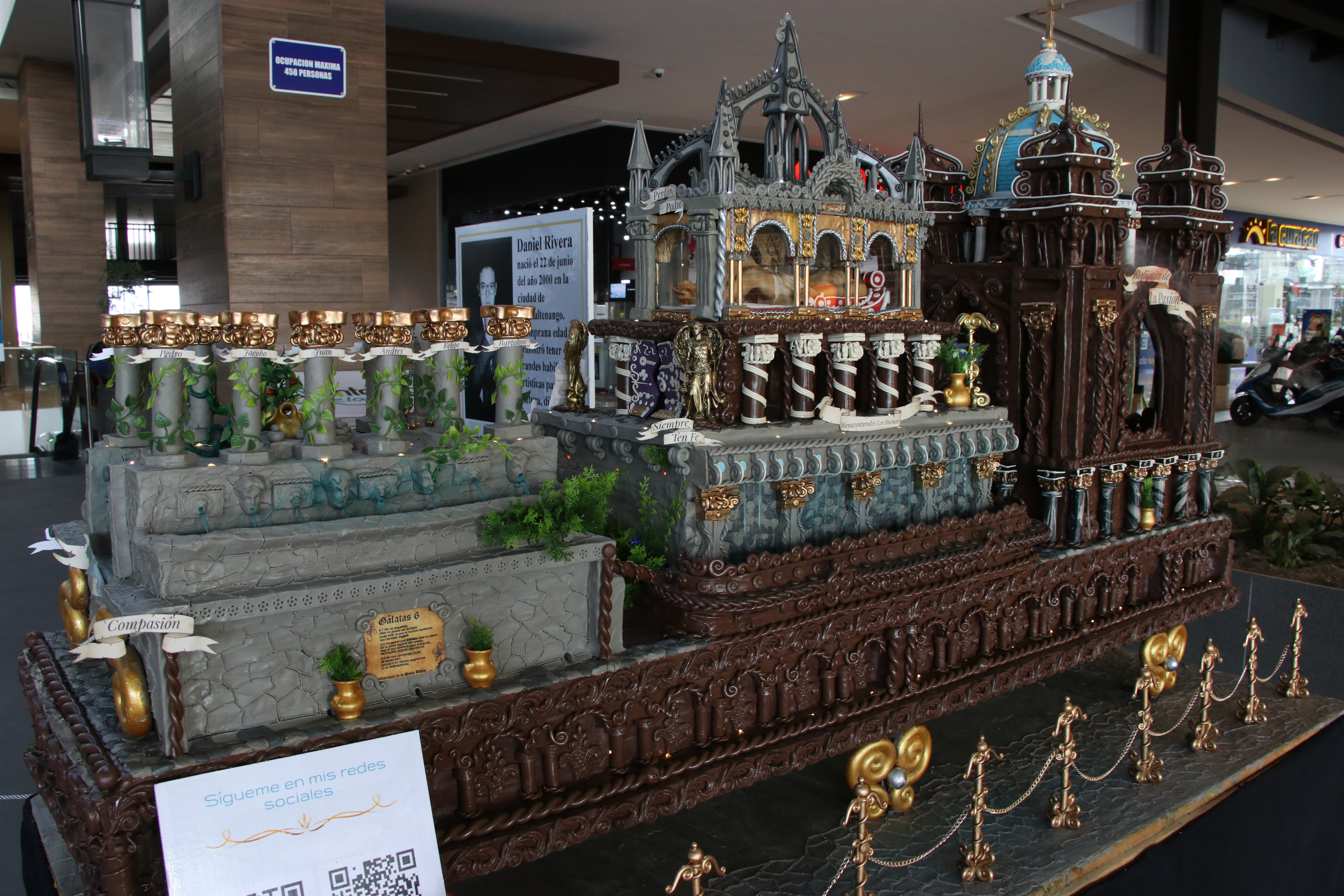 Semana Santa: Artista quetzalteco expone anda creada con plastilina