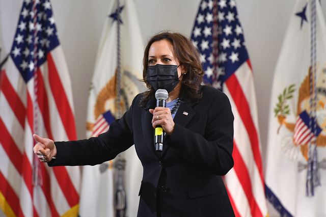 Kamala Harris y Giammattei dialogan sobre las causas que provocan la migración y las acciones conjuntas para generar desarrollo