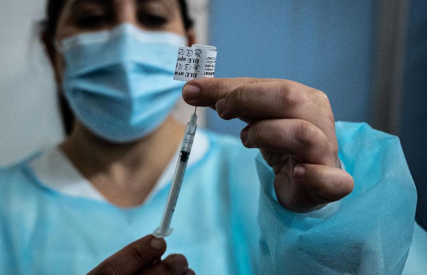 Pfizer-BioNTech afirma que su vacuna contra el covid-19 tiene 100 % de efectividad en adolescentes según resultados de un ensayo