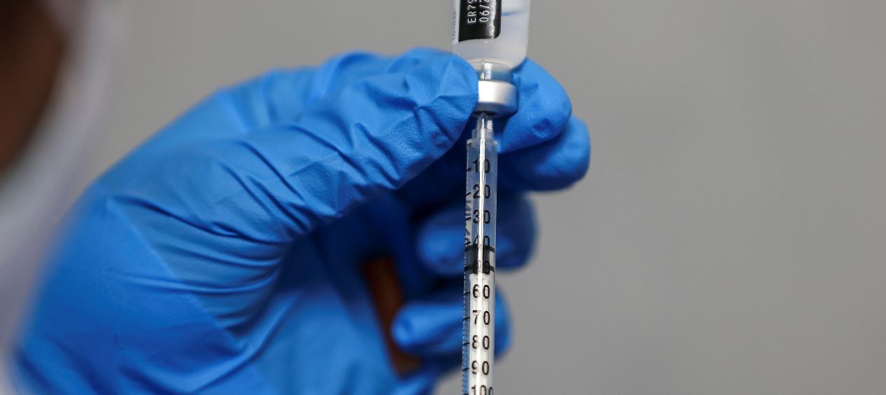 Salud revisa la vacunación a estudiantes de primer y segundo año de Medicina