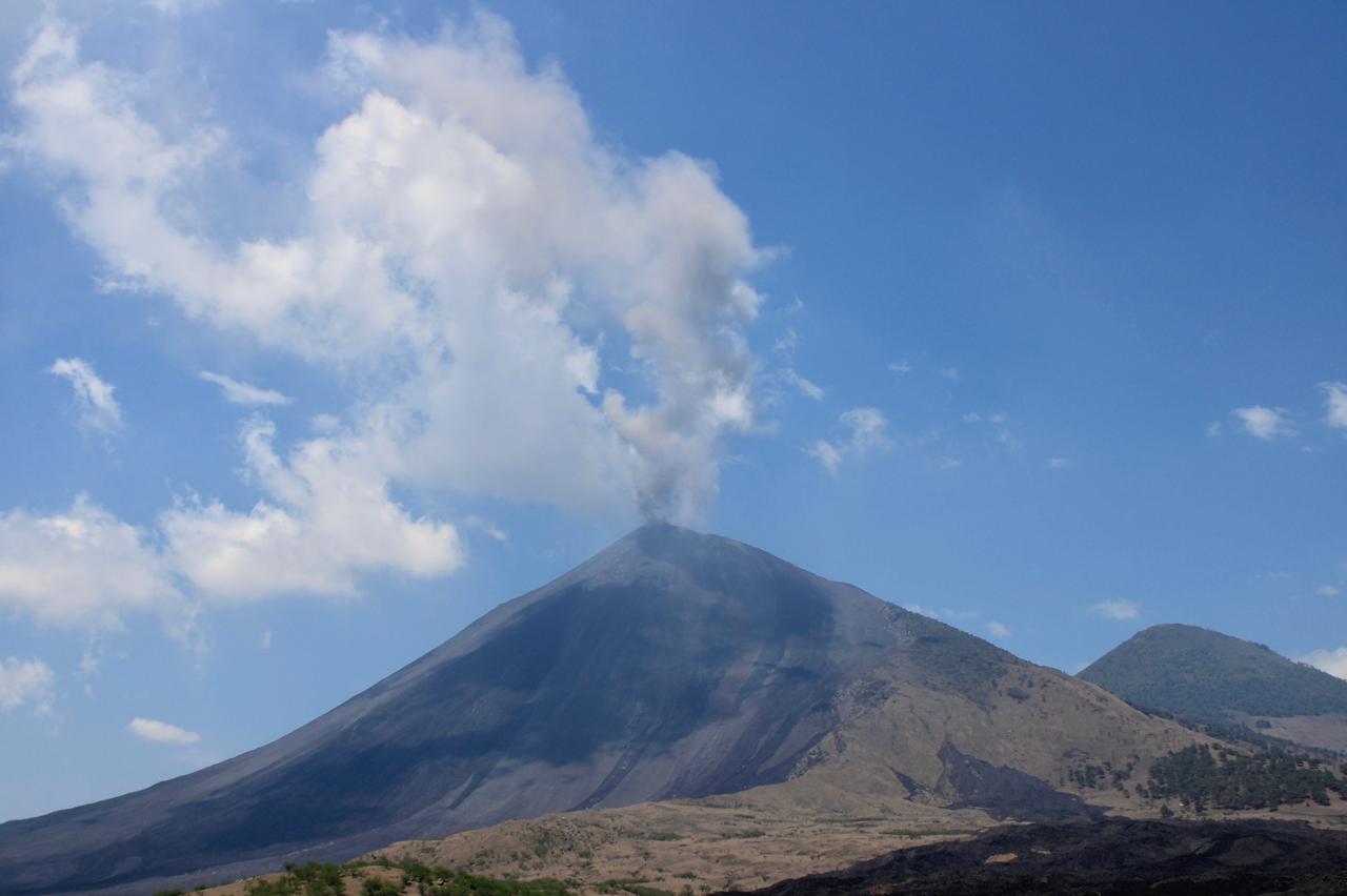 Gema Pineda: la mujer que emite alertas cuando el Volcán de Pacaya entra en actividad