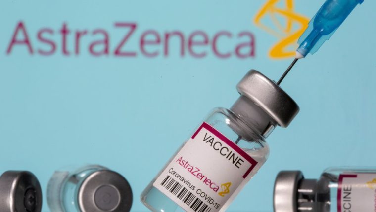 La vacuna de AstraZeneca tiene un 79% de efectividad y no presenta mayores riesgos de coágulos, según nuevos datos de Estados Unidos