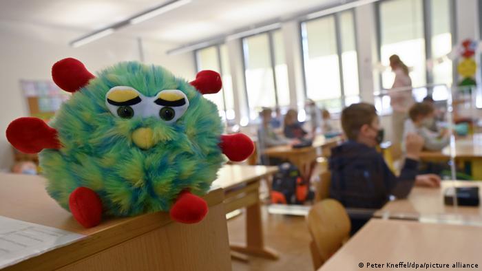 Más casos de COVID-19 en niños y jóvenes: ¿cuándo podrán vacunarse?