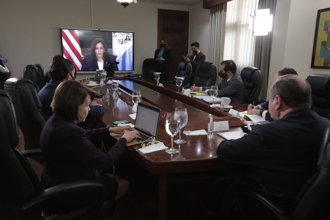 Kamala Harris llama a Alejandro Giammattei y hablan sobre lucha contra la corrupción y otros temas de cooperación