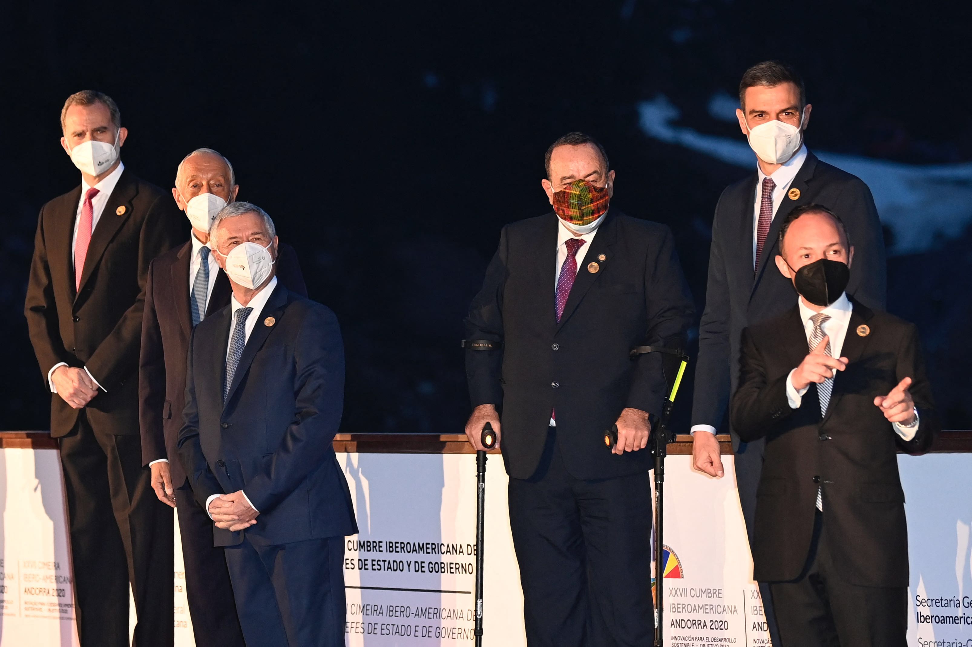Giammattei dice que la ivermectina “sustituye, por mucho” a la vacuna contra el coronavirus