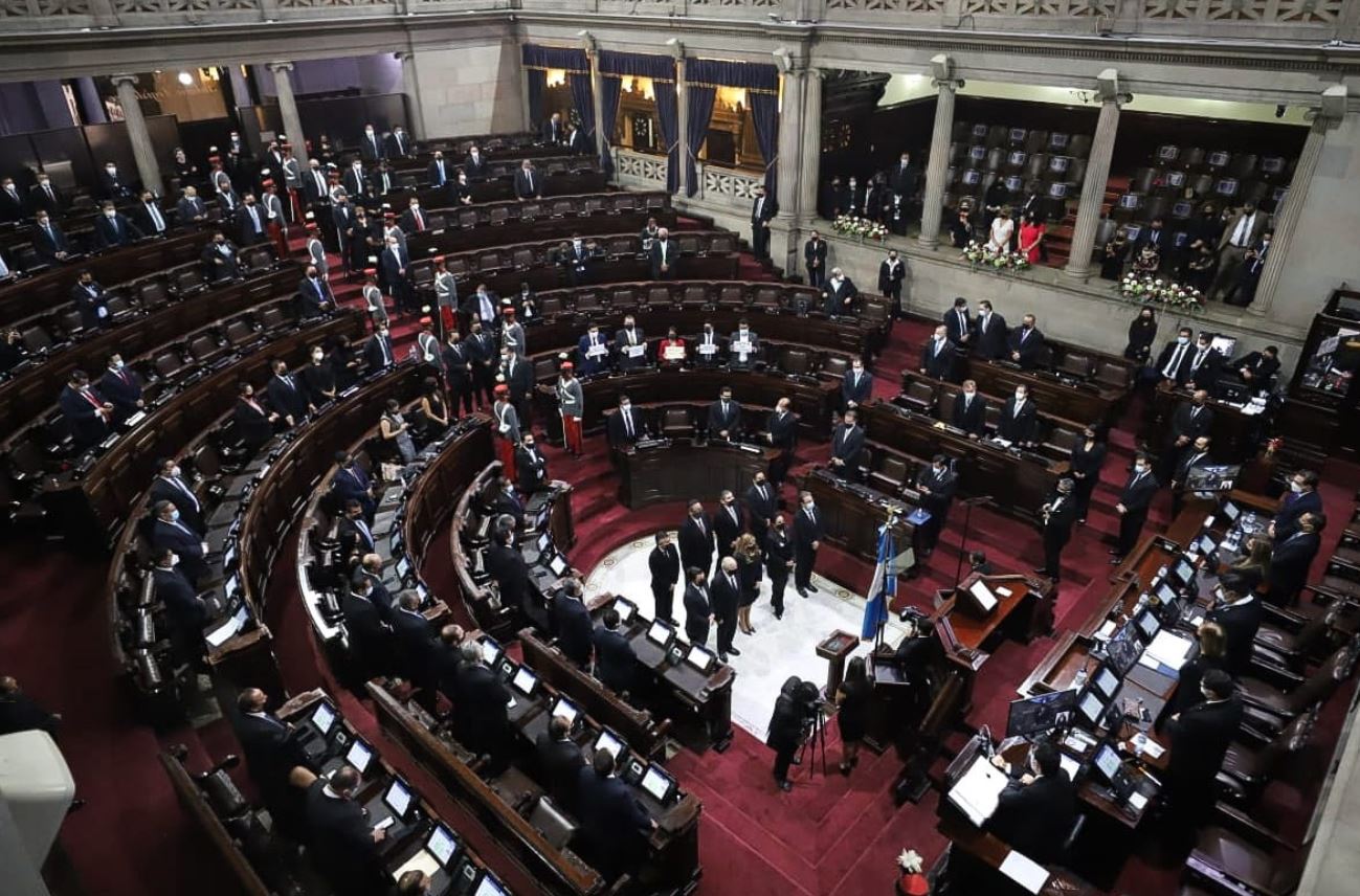 Congreso reforma Ley de Contrataciones y la oposición critica que fomenta la opacidad