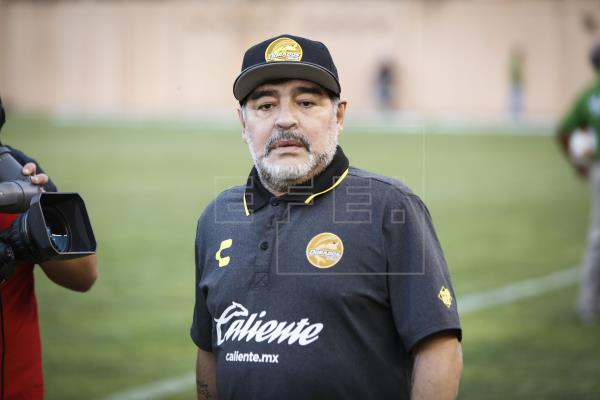 Diego Maradona fue “abandonado y robado” por sus hijas, asegura abogado