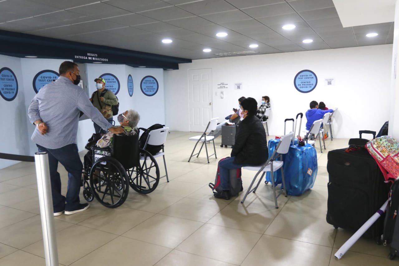 Qué se sabe del viajero a quien no aceptaron un test PCR de saliva (y cuál es la respuesta de Salud)