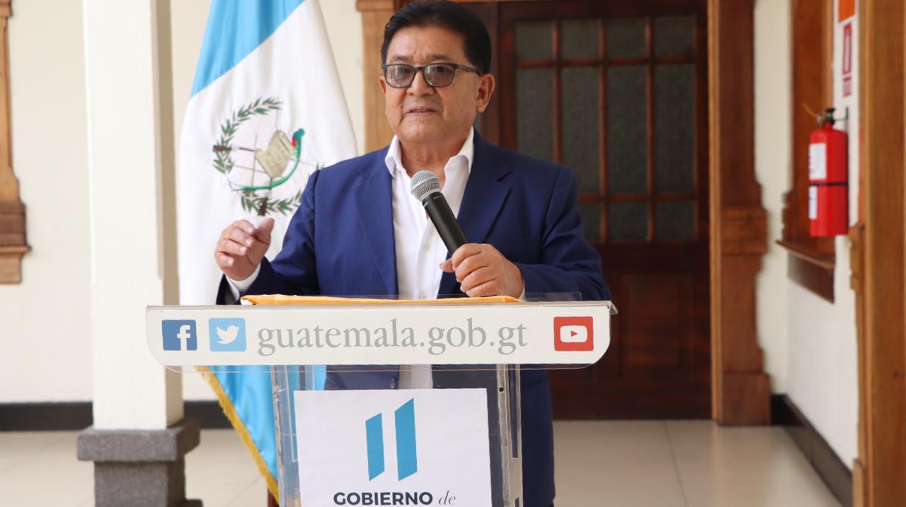 “Estuvieron insistiendo en que la guillotina pasara por mí”, dice director de Migración y afirma que sigue en el cargo