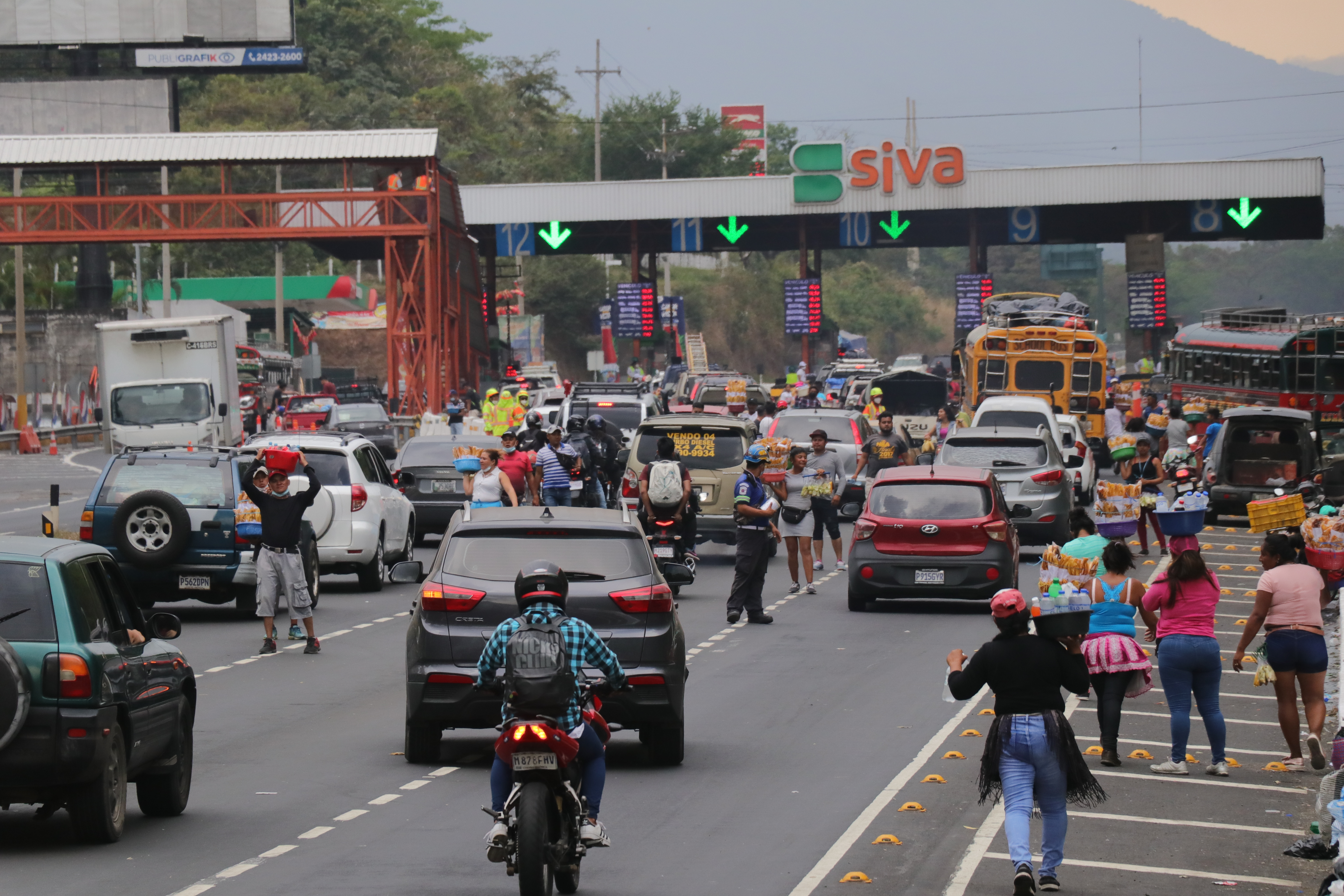 Comienza el retorno masivo y se espera el paso de más de 30 mil vehículos por la autopista Palín-Escuintla