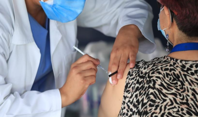 Salud habilita puesto de vacunación en Colegio de Médicos y tienen hasta el 15 de abril para el registro de las personas a vacunar