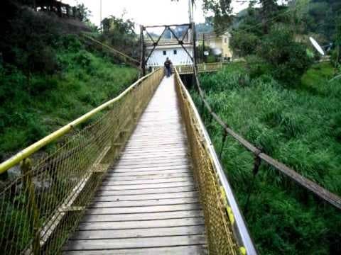 Mujer mexicana muere al caer desde un puente de madera que no ha tenido mantenimiento