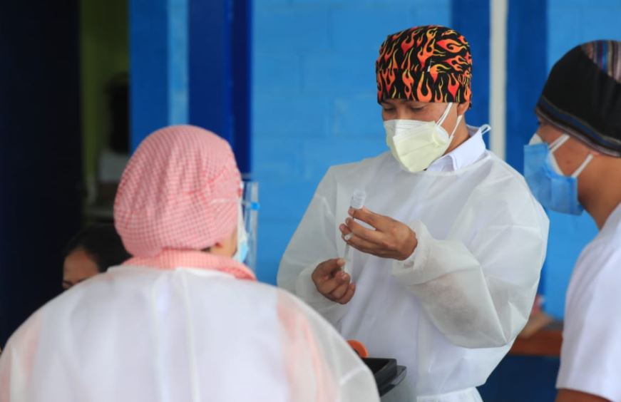 Entre los peores de América: Guatemala no ha vacunado ni al 1% de la población contra el covid-19