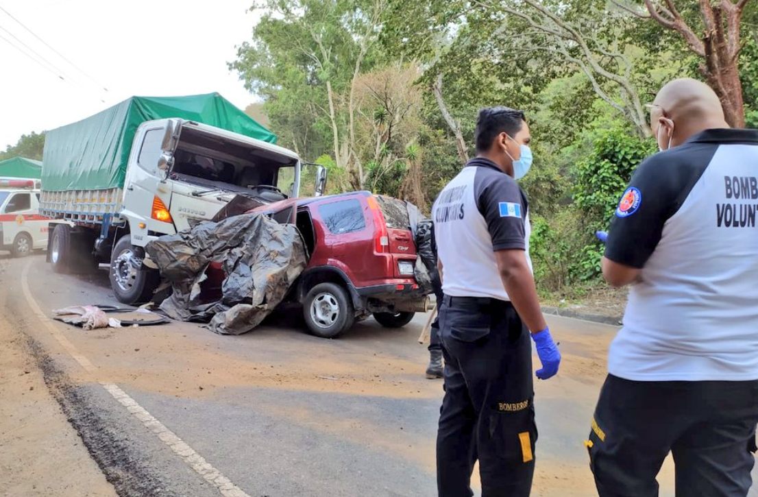 Paseo termina en tragedia: cinco miembros de una familia mueren en accidente de tránsito