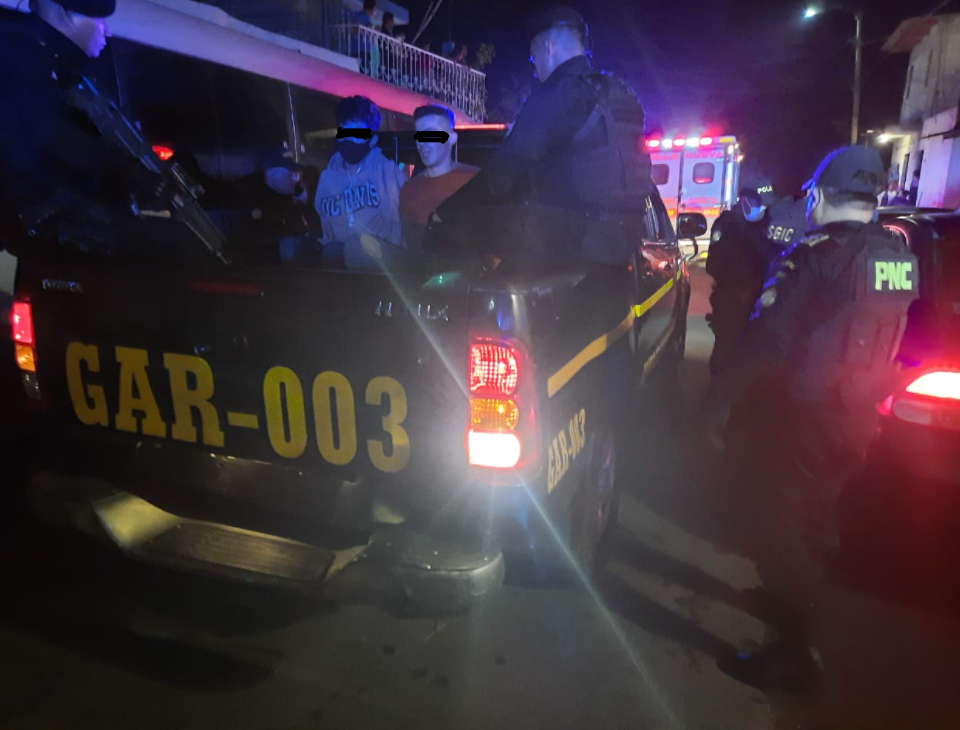 Ataque armado en Villa Nueva: dos heridos y PNC captura a tres hombres