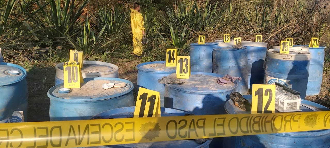 Pobladores de Chiantla hallan 21 toneles con productos químicos utilizados en la elaboración de drogas sintéticas