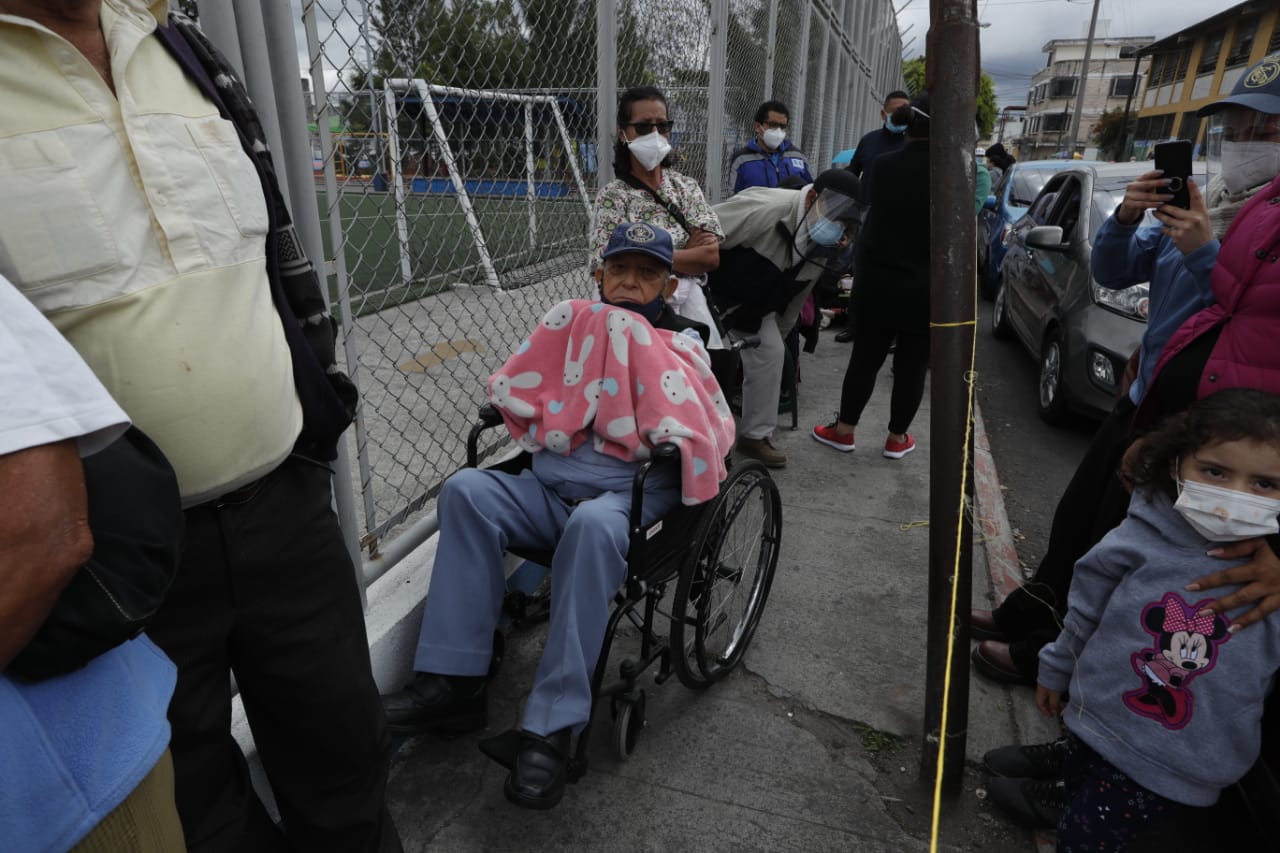 Suspenden vacunación de adultos mayores en Gerona