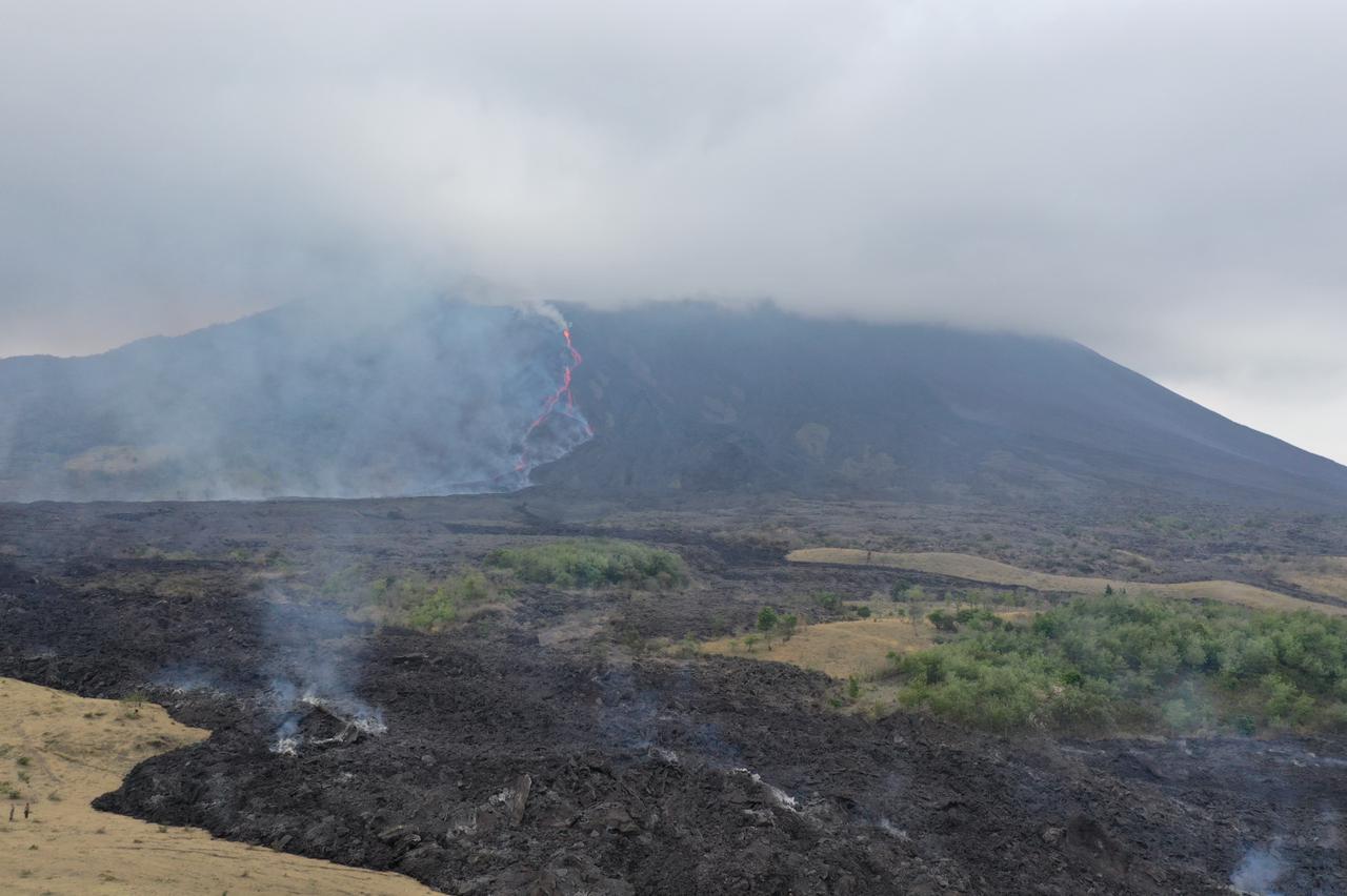 Impresionante: El video de dron que capta la lava del Pacaya y las comunidades cercanas