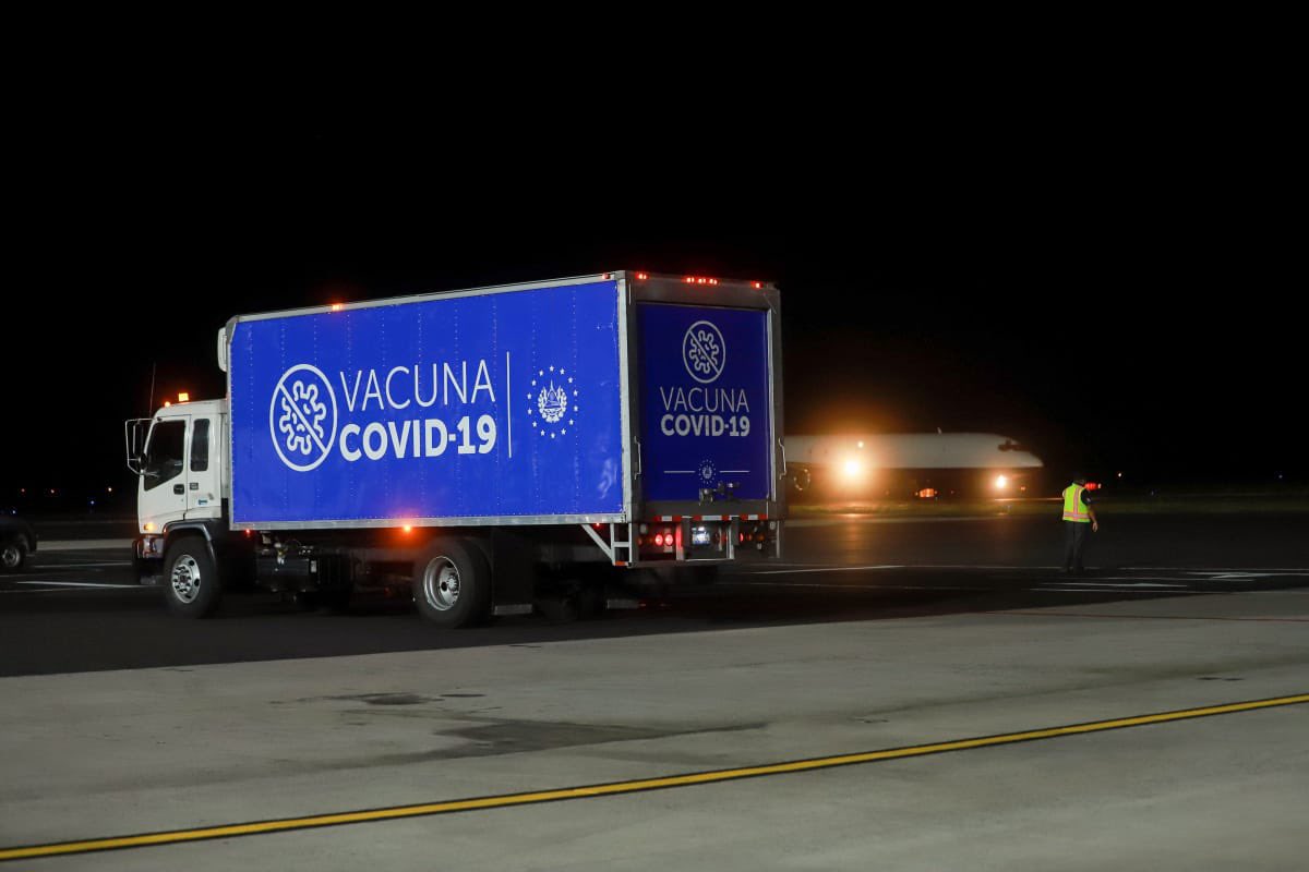 El Salvador recibe un lote de 204.000 vacunas de AstraZeneca