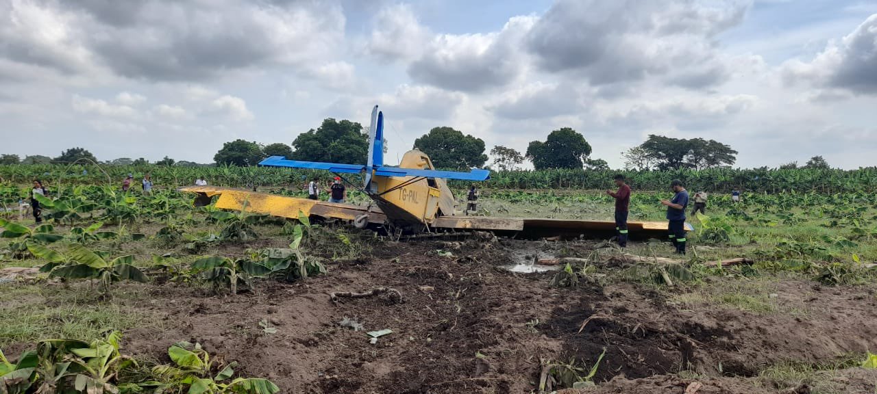 Cae a tierra aeronave que fumigaba finca en Escuintla