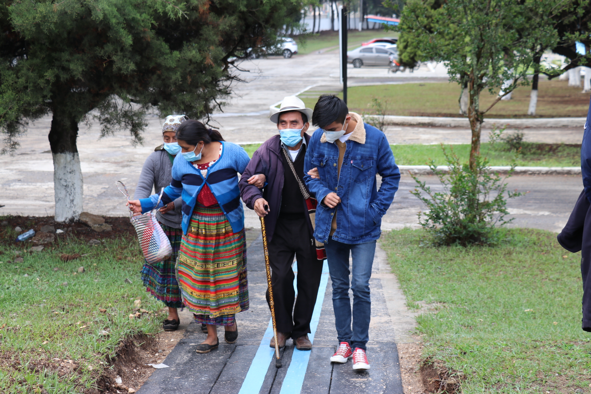 Inicia vacunación de personas de la tercera edad en Quiché con quejas