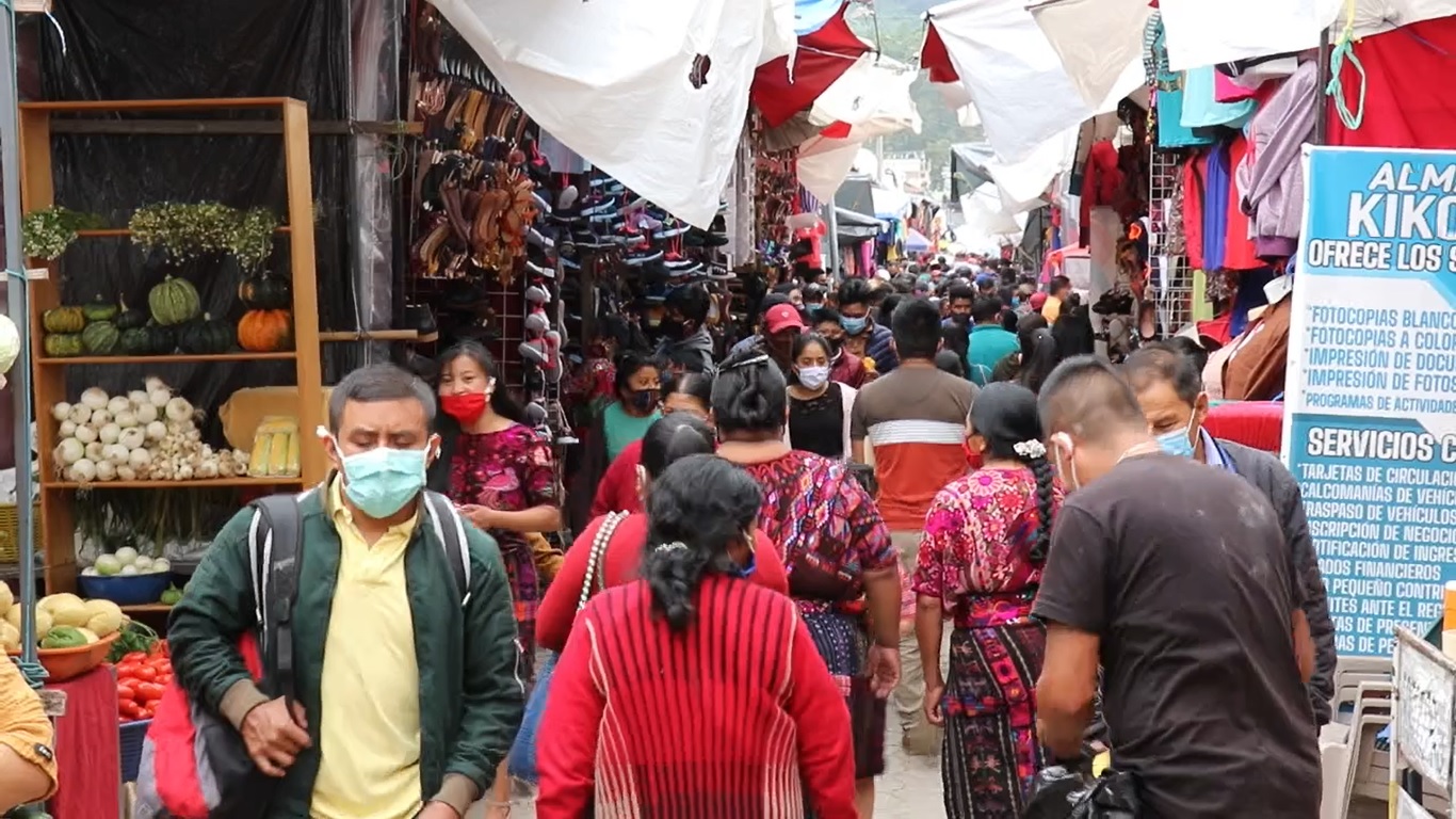 Irresponsabilidades e incredulidad llevaron a Chichicastenango, Quiché, a la alerta roja del tablero epidemiológico