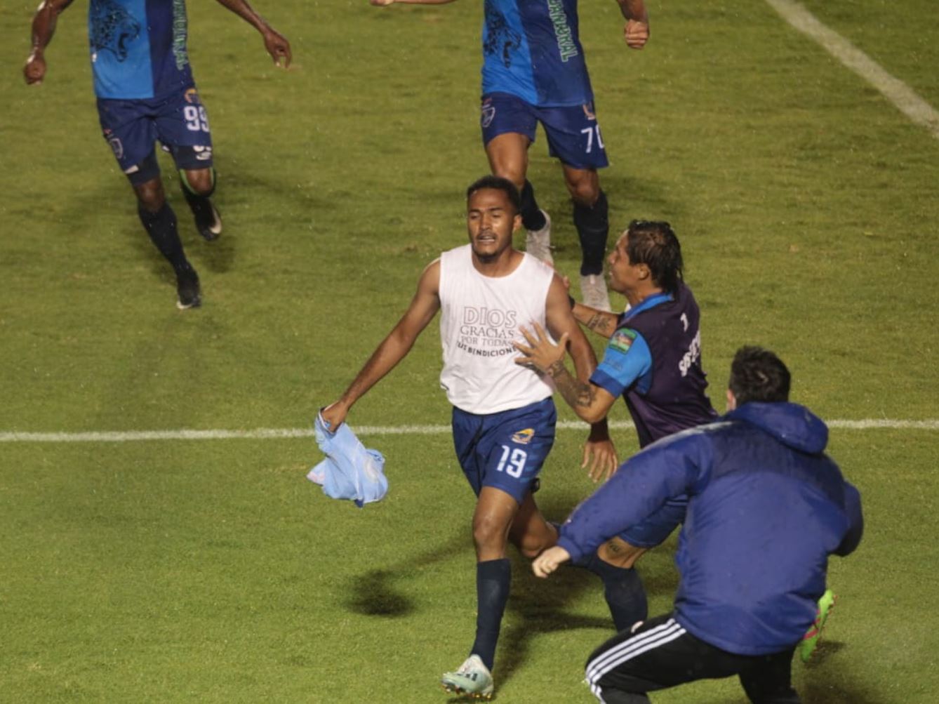 Santa Lucía Cotzumalguapa resuelve en 2 minutos y es campeón del futbol de Guatemala