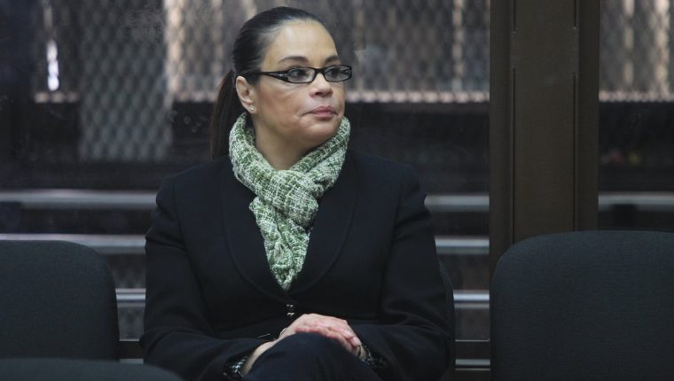 Roxana Baldetti vacunada