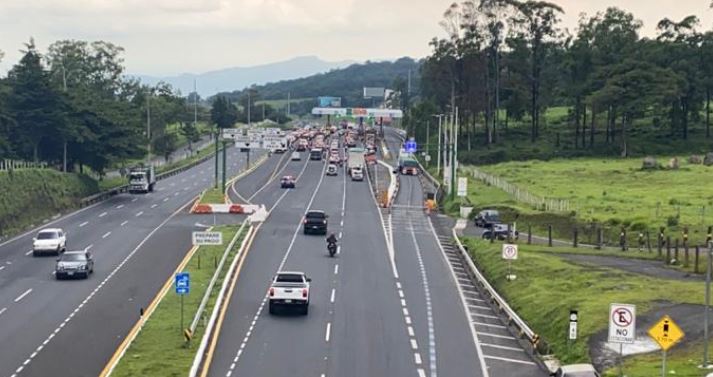 Pese a la alta positividad de coronavirus en el país, 28 mil vehículos transitaron por la Autopista Palín-Escuintla