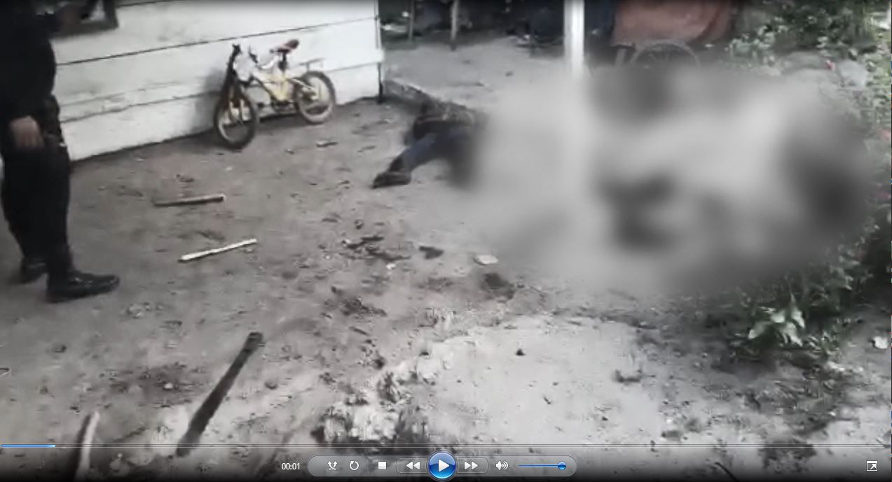 “Dios es amor, con Dios no se juega”, grita hombre acusado de haber matado a su pareja y a sus dos hijos