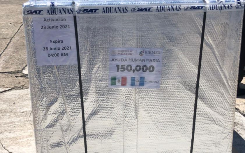 Guatemala recibe 150 mil dosis de vacuna AstraZeneca donadas por México, que promete las segundas dosis